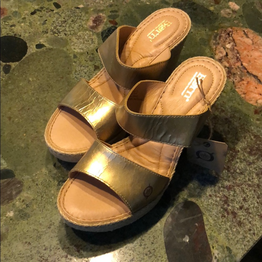 New never worn Born Gold wedges size 9 euro 40.5